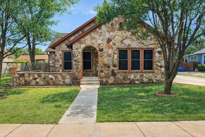 /international/us/206-e-sandstone-llano-tx-110105640242/