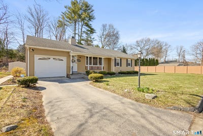 /international/us/43-woodward-street-killingly-ct-110107207670/