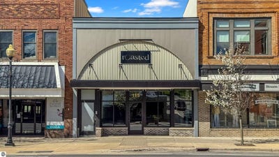 /international/us/115-n-mitchell-street-cadillac-mi-110108168224/