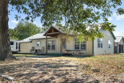 /international/us/805-w-fawn-street-caldwell-tx-110102941390/