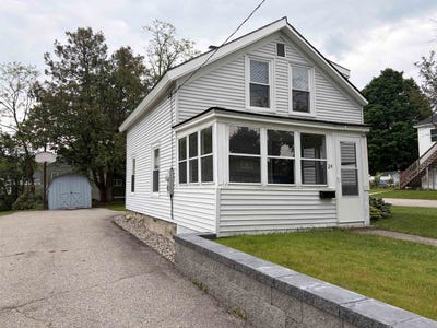 /international/us/24-pine-street-gorham-nh-110108693614/