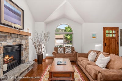 /international/us/241-deer-run-carbondale-co-110110131278/