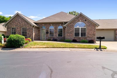 /international/us/8200-wyntree-villas-drive-newburgh-in-110101478943/