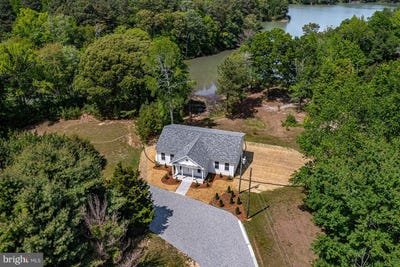 /international/us/521-taylor-s-beach-road-reedville-va-110096296394/