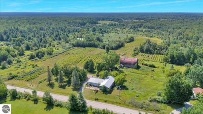 /international/us/6609-slosser-road-hale-mi-110101338722/?lang=en