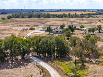 /international/us/1801-county-road-470-coupland-tx-110102478064/