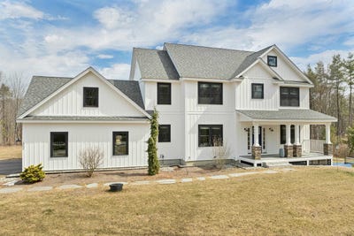 /international/us/453-maple-street-hopkinton-nh-110107087732/