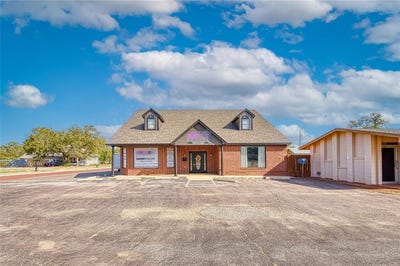 /international/us/621-w-3rd-street-elk-city-ok-110119924974/