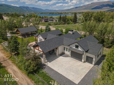 /international/us/1188-s-old-trappers-loop-rd-huntsville-ut-110108478930/