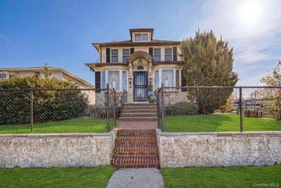 /international/us/50-new-hyde-park-road-new-hyde-park-ny-110107192283/