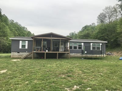 /international/us/528-skaggs-drive-martha-ky-110107664478/