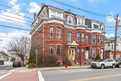 /international/us/126-washington-ave-chelsea-ma-110107485512/