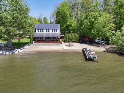 /international/us/635-firehouse-road-alburgh-vt-110108498601/