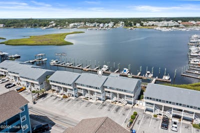 /international/us/1403-canal-drive-carolina-beach-nc-110119668483/
