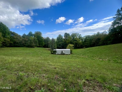 /international/us/1200-douglas-drive-sneedville-tn-110095046384/