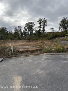 /international/us/railroad-street-lot-6-moosic-pa-110102936195/