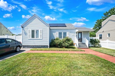 /international/us/135-clayton-street-central-islip-ny-110109251801/
