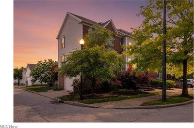 /international/us/8316-chester-parkway-cleveland-oh-110108658369/