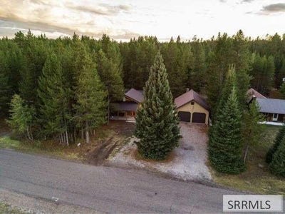 /international/us/4190-n-big-springs-loop-road-island-park-id-110108604515/