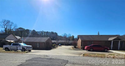 /international/us/700-battleground-court-kings-mountain-nc-110105904371/