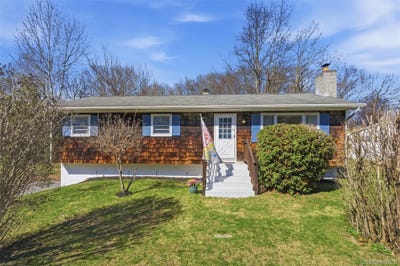 /international/us/7-woodland-circle-hyde-park-ny-110107543395/
