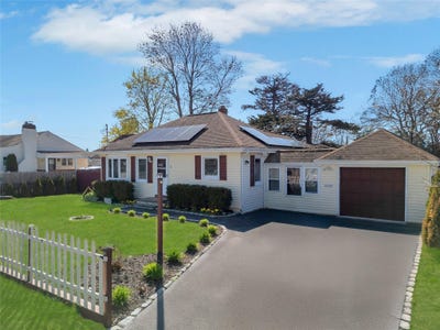 /international/us/136-saint-johns-street-central-islip-ny-110099012961/?lang=en