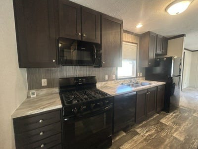 /international/us/39500-w-warren-road-canton-mi-110110371602/