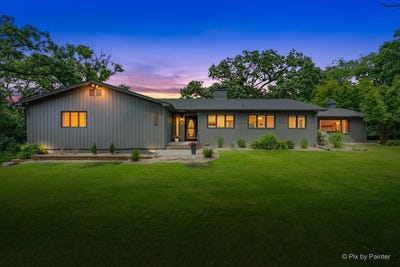 /international/us/5006-deering-oaks-lane-crystal-lake-il-110109069932/