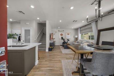 /international/us/2556-little-rock-lane-simi-valley-ca-110108886800/