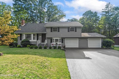 /international/us/327-moonlight-drive-ballston-ny-110100356950/