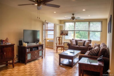 /international/us/12-old-mamaroneck-road-white-plains-ny-110107884996/
