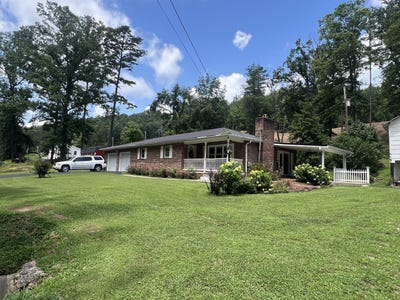 /international/us/6447-flat-fork-road-salyersville-ky-110101025649/