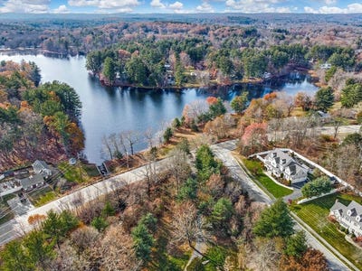 /international/us/129-bartlett-street-northborough-ma-110103381352/