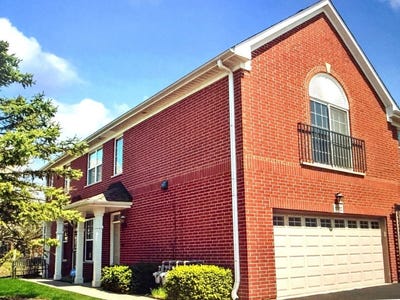 /international/us/1002-kensington-drive-northbrook-il-110107385114/