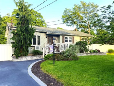 /international/us/1-heston-road-shirley-ny-110108350837/