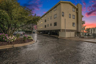 /international/us/1-marine-drive-michigan-city-in-110101219462/