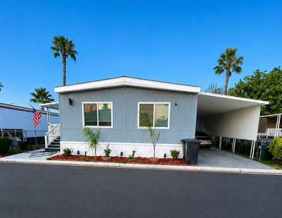 /international/us/1455-s-state-st-hemet-ca-110108413525/