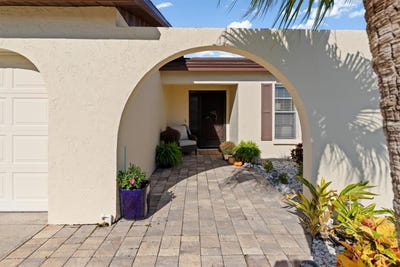 /international/us/609-bramblewood-lane-englewood-fl-110120062752/