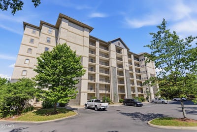 /international/us/124-plaza-drive-pigeon-forge-tn-110108221168/