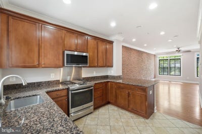 /international/us/4404-longfellow-street-hyattsville-md-110119586228/