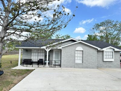 /international/us/203-south-5th-street-highlands-tx-110107802000/