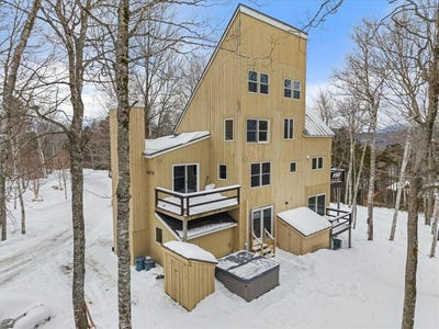 /international/us/2003-hutchins-circle-carrabassett-valley-me-110105796105/