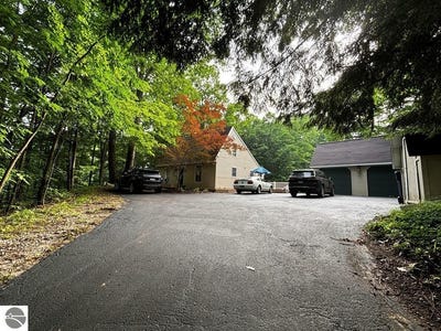 /international/us/10520-s-dalzell-road-traverse-city-mi-110100653027/