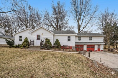 /international/us/2854-oak-street-stevensville-mi-110104449674/