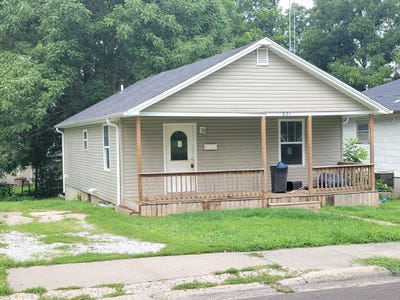 /international/us/621-benton-ave-marshall-mo-110101056651/