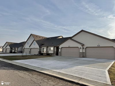 /international/us/28011-gregory-street-grand-blanc-mi-110107825440/