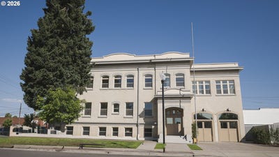 /international/us/550-n-1st-st-woodburn-or-110105637294/