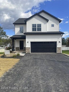 /international/us/92-park-street-dallas-pa-110120466425/
