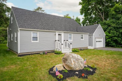 /international/us/32-allen-ave-extension-falmouth-me-110100303399/