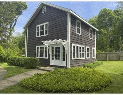 /international/us/5953-beechwood-drive-coloma-mi-110108361004/